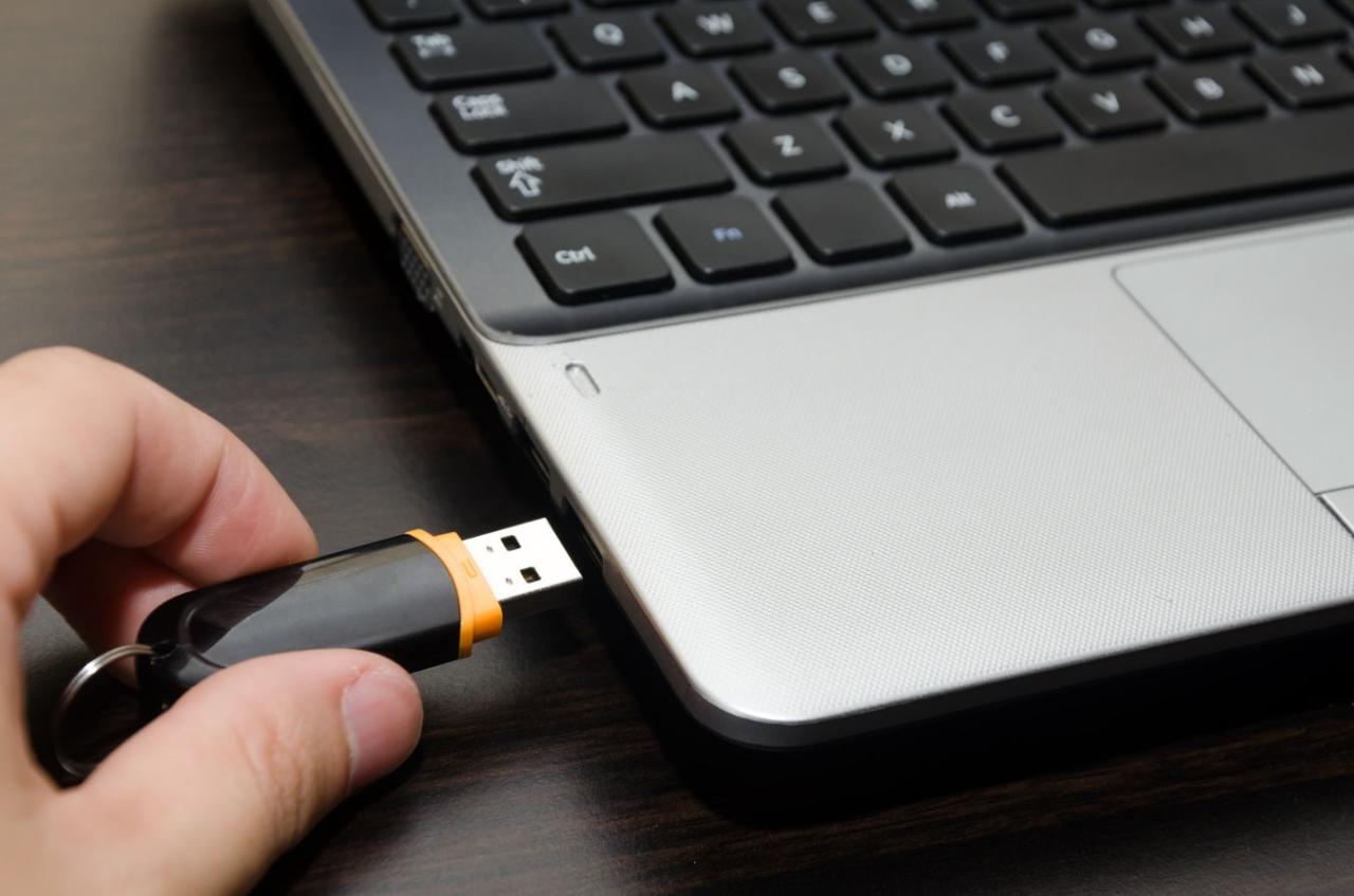 Windows 10 Now Lets You Pull USB Drives Out Without Making a Fuss | Laptop  Mag